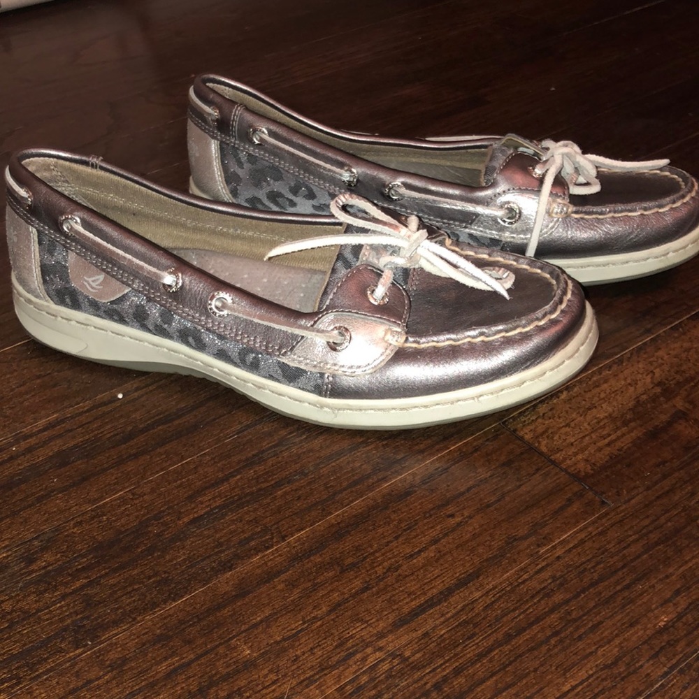 Grey and silver leopard print sperry